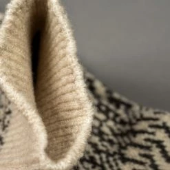 Nishiguchi Kutsushita Wool Jacquard Socks Oatmeal